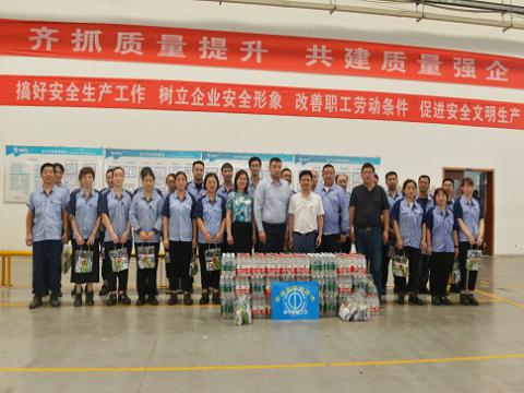 炎炎夏季，市总工会送清冷，丝丝关爱暖人心