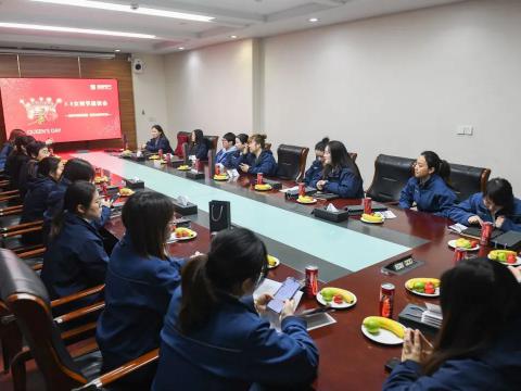 女神节欢乐 | 愿你熠熠青春，开放光线